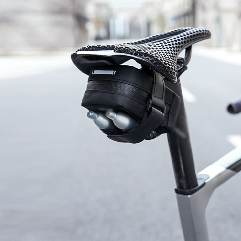 Saddle Bag Under Seat - กระเป๋าใต้อานจักรยานความจุขนาดใหญ่ กันน้ำ กระเป๋าเก็บอุปกรณ์ปั่นจักรยาน สำหรับจักรยานเสือภูเขาและจักรยานถนน สายรัดนิรภัย